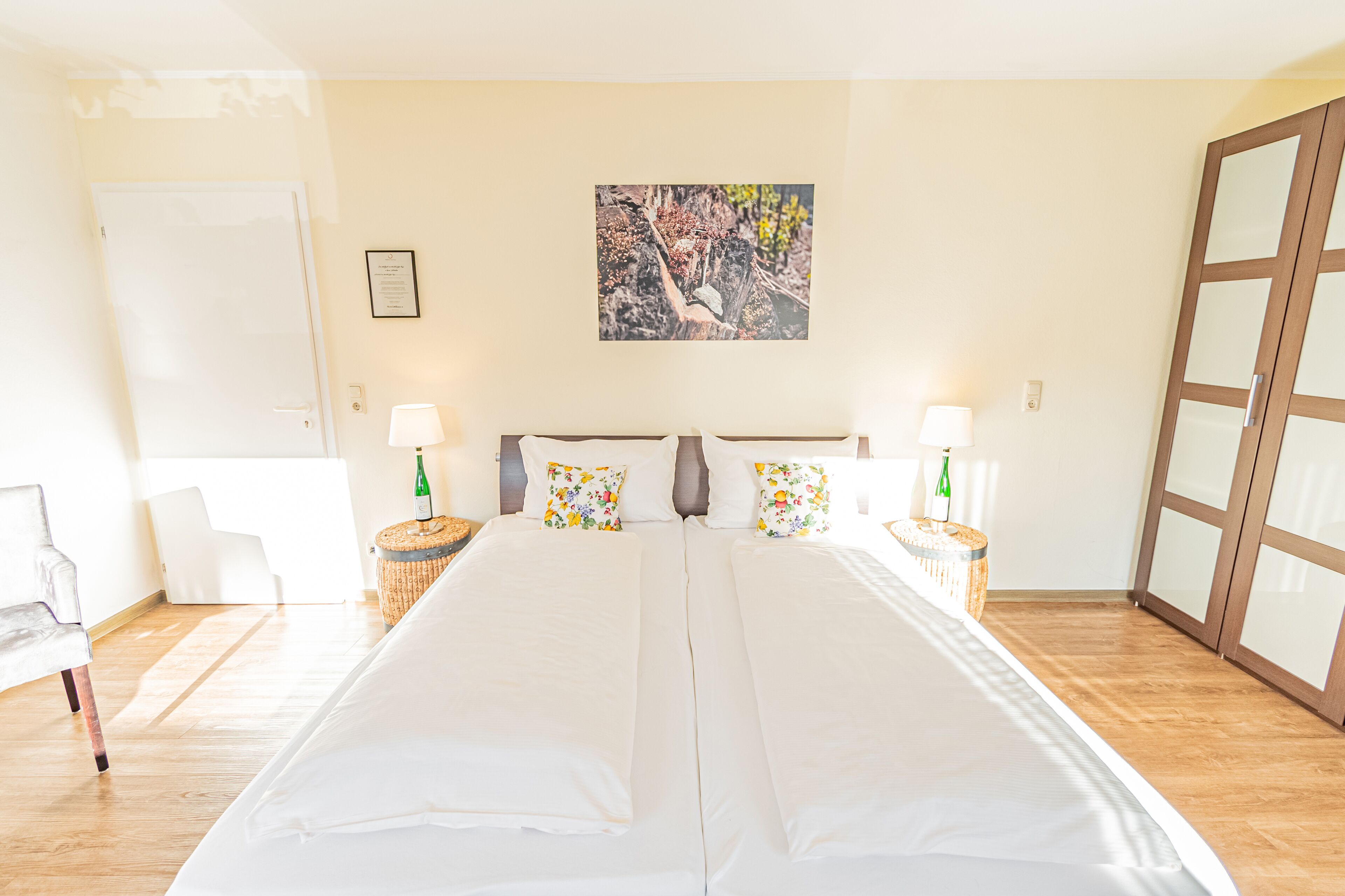 Habitación doble Deluxe | Ropa de cama hipoalergénica y cortinas blackout 