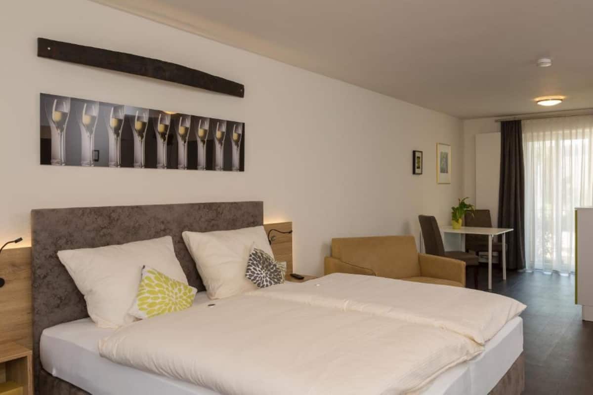 Ropa de cama hipoalergénica y cortinas opacas