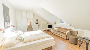 Deluxe Double Room | 1 bedroom, hypo-allergenic bedding, blackout drapes, iron/ironing board