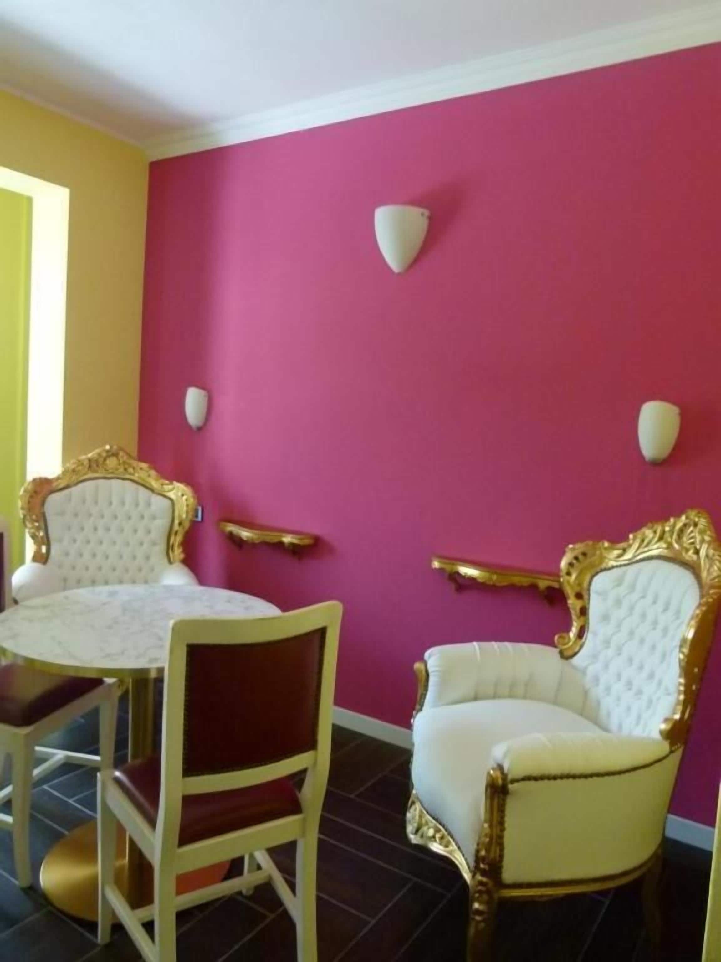 Téléviseur connecté de 32 po avec télévision par satellite, téléviseur