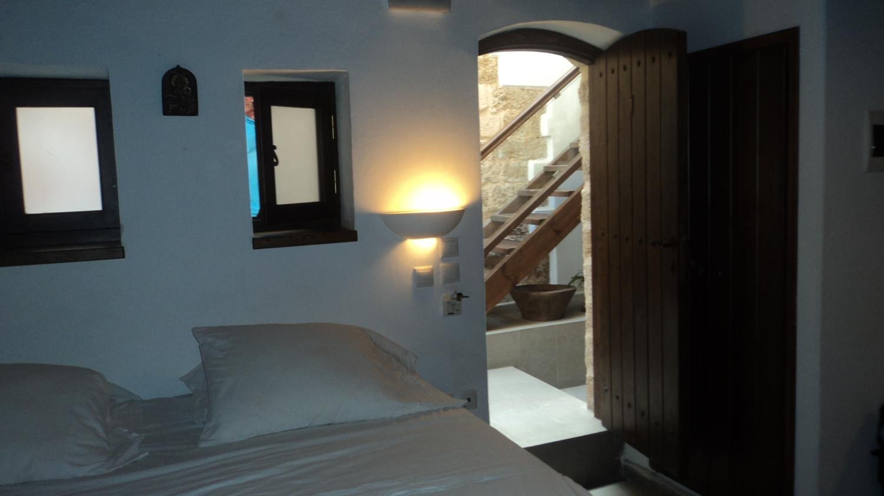 frette italian sheets, in-room safe, soundproofing