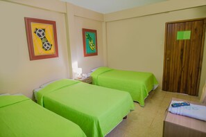 Triple Room | Individually decorated, individually furnished, free WiFi, bed sheets - North Star - Hostal Guayaquil (Guayaquil)