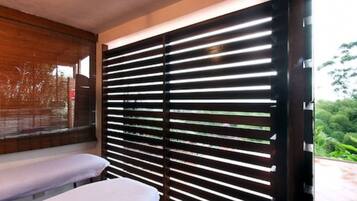 Tratamentos corporais, massagens com pedras quentes