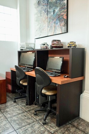 Business center - Hotel Suites Guayaquil (Guayaquil)