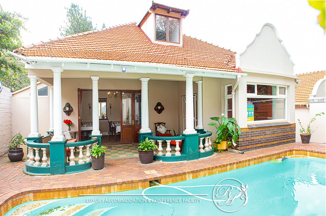 2 outdoor pools