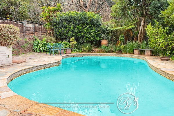2 outdoor pools