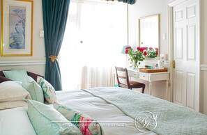 King or Twin room (9) | Premium bedding, down comforters, in-room safe, individually decorated - Roseland House (Durban)