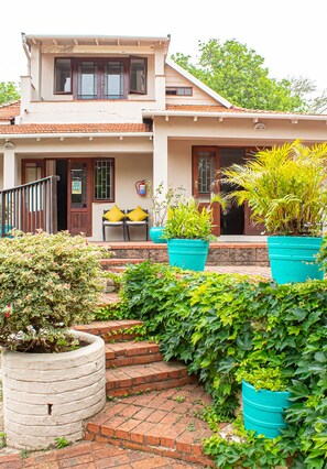 Exterior detail - Roseland House (Durban)