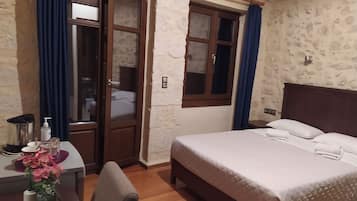 Superior Double Room, Sea View | In-room safe, desk, blackout drapes, soundproofing