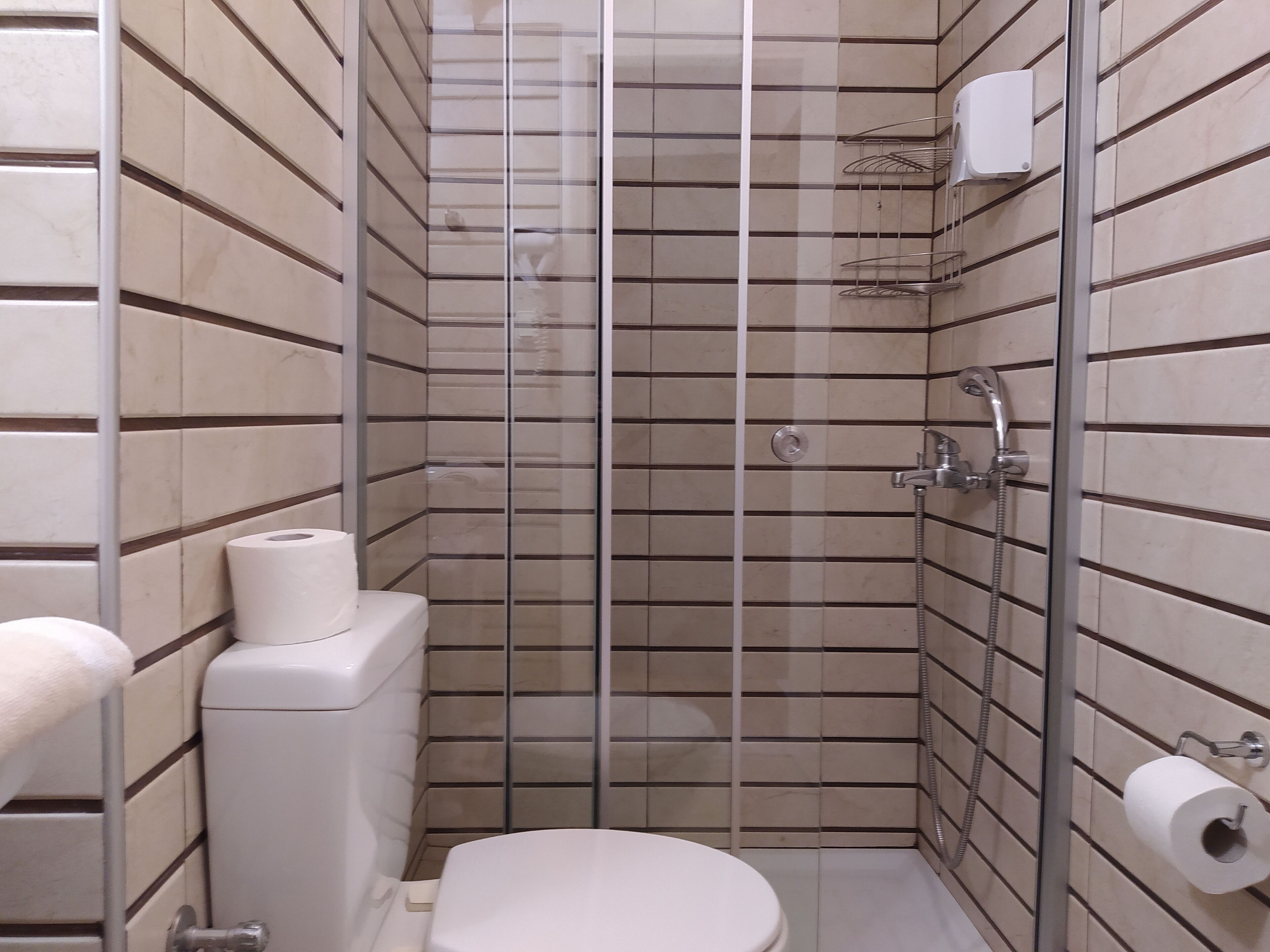 shower, rainfall showerhead, free toiletries, hair dryer