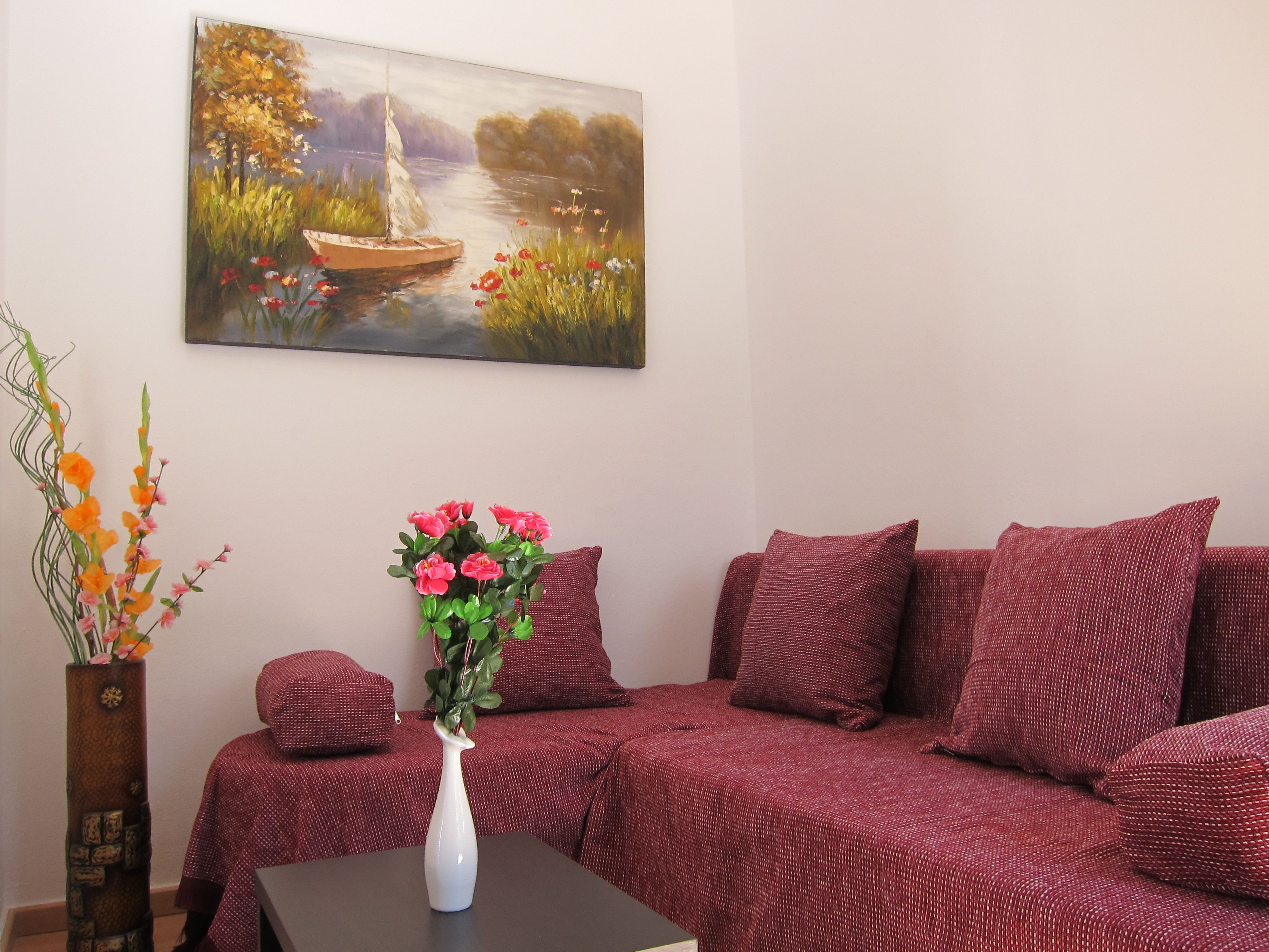 Apartment | Living area | 32-inch flat-screen TV with satellite channels, TV