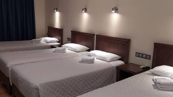 Quarto quádruplo, vista para a cidade | 1 quarto, cofres nos quartos, escrivaninha, cortinas blackout