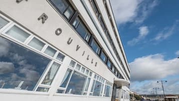 Standard Triple Room, Sea View | Desk, iron/ironing board, free WiFi