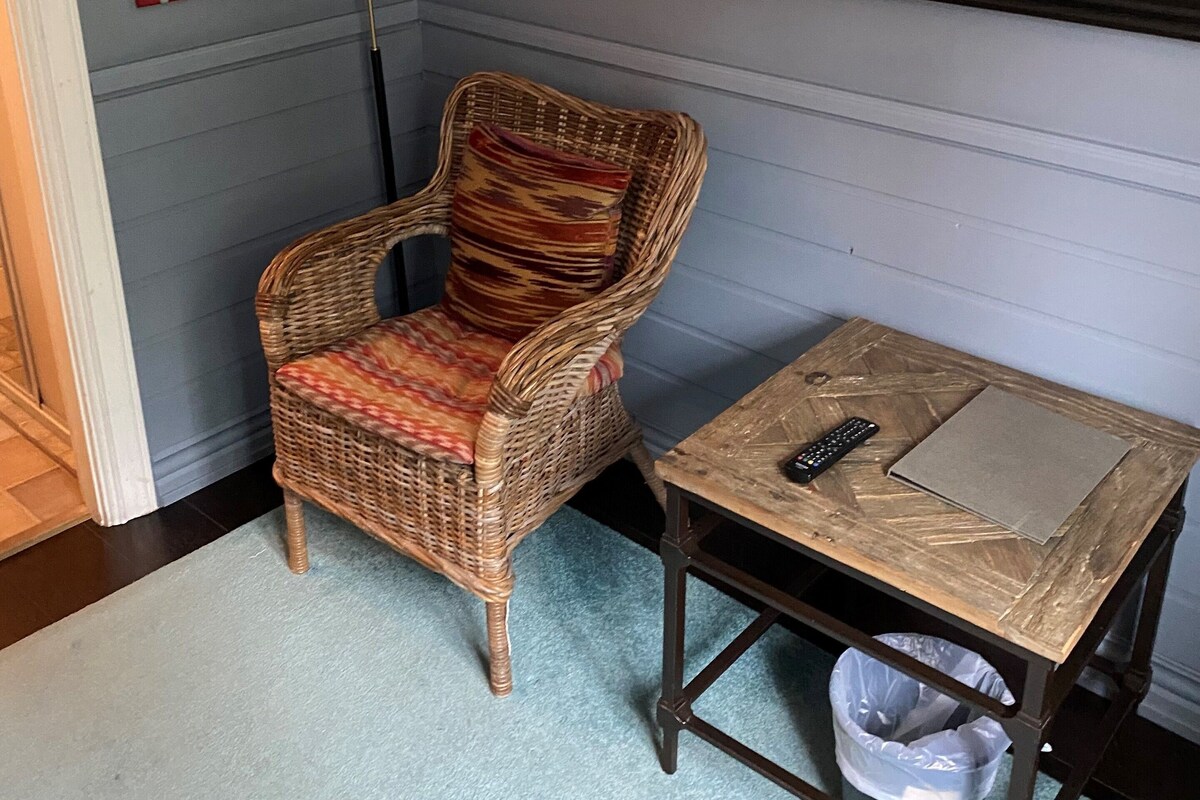 Iron/ironing board (on request), WiFi (free), bed sheets