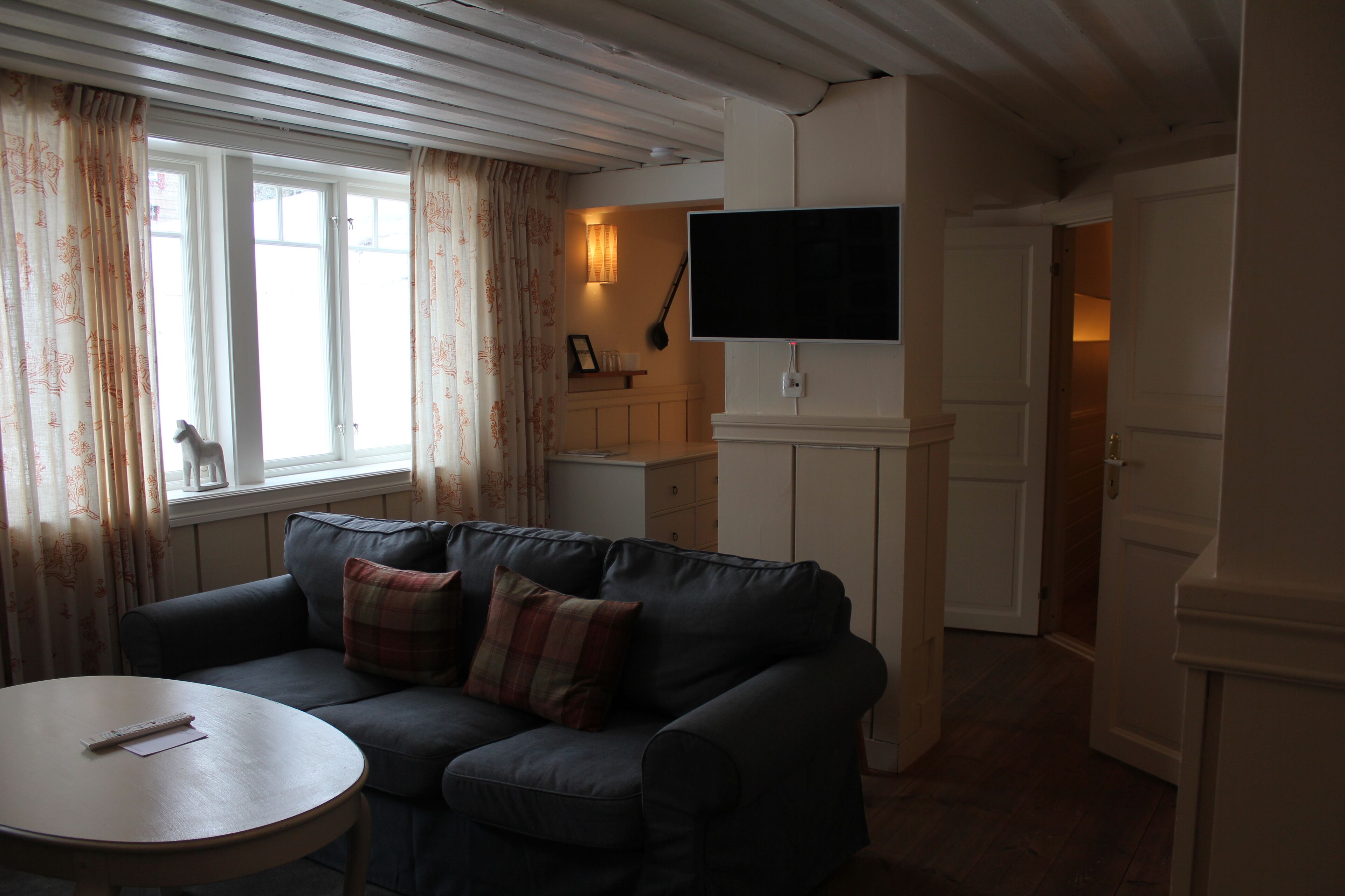 family room | living area | flat-screen tv