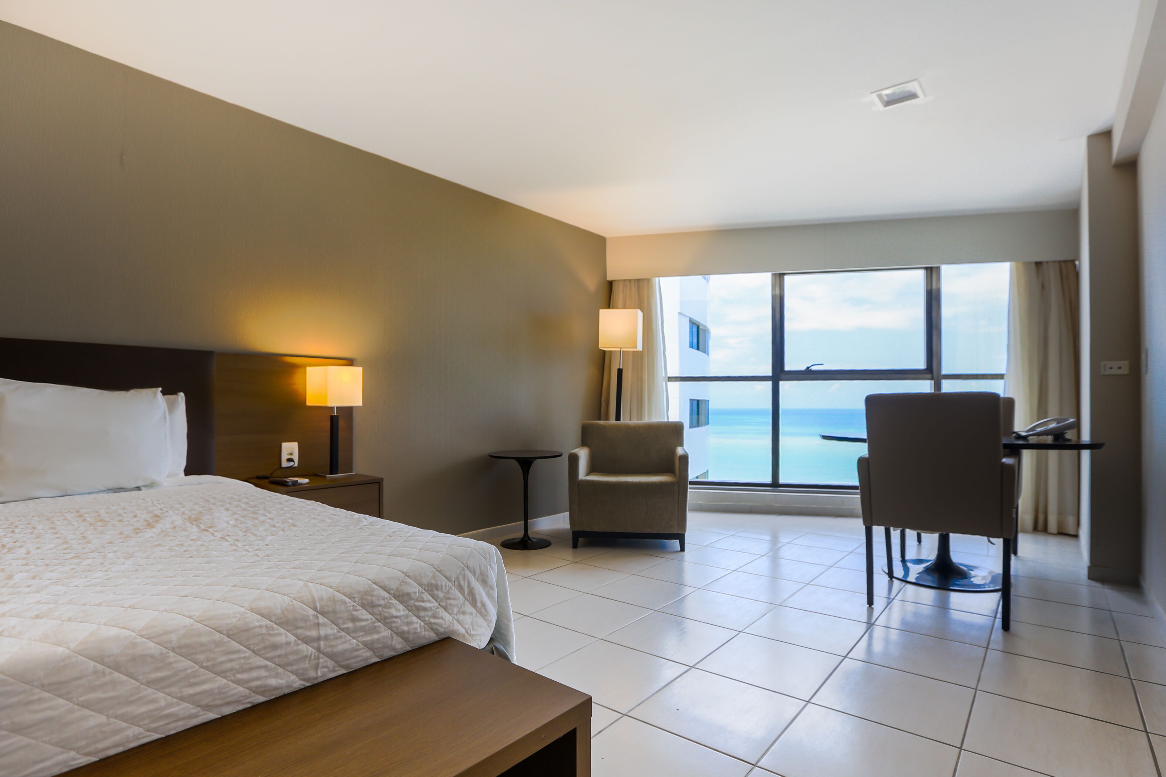 standard twin room | 1 bedroom, minibar, in-room safe, desk