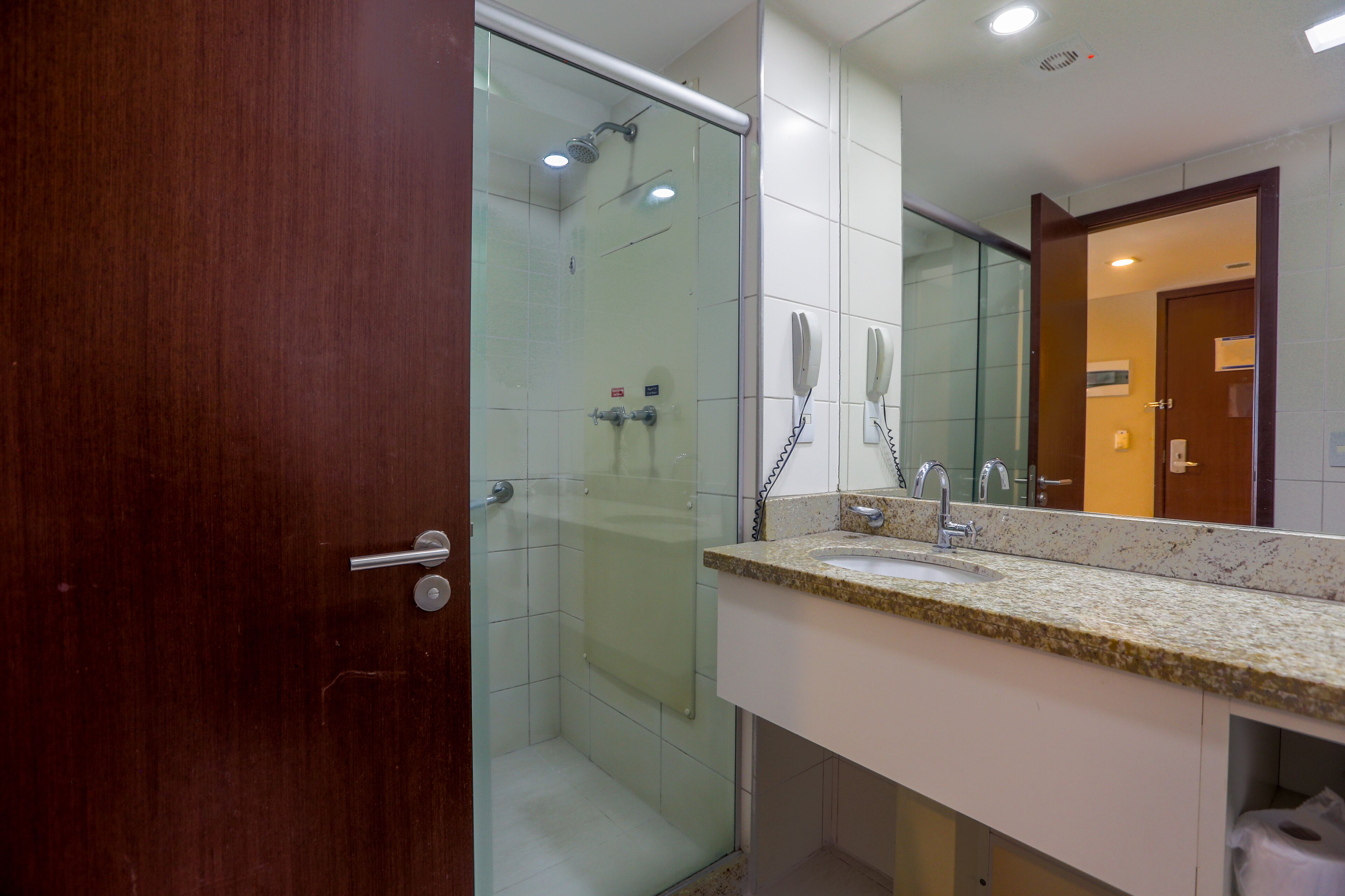 deluxe double room | bathroom | shower, hair dryer, towels