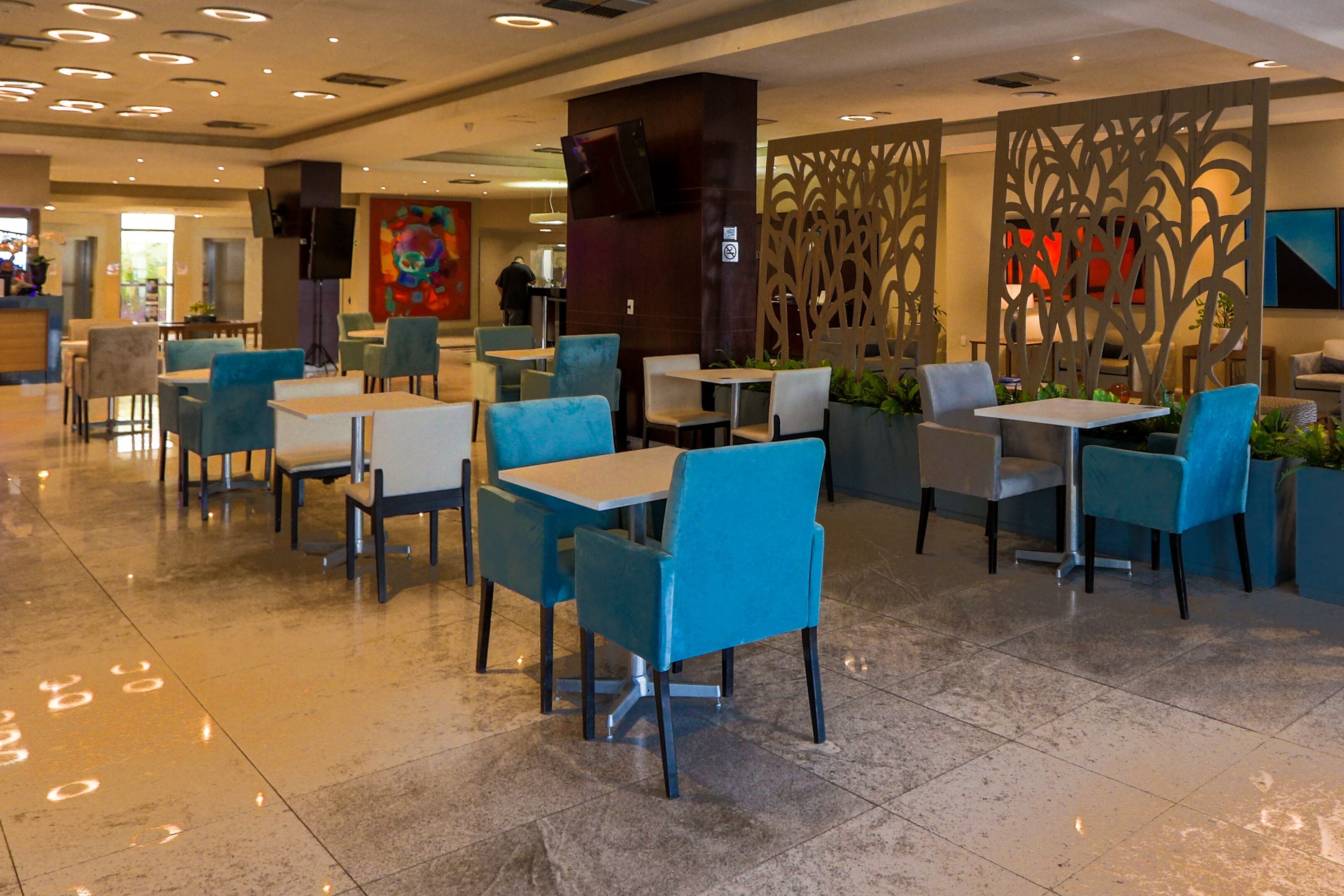 breakfast, lunch and dinner served