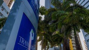 A modern building with a prominent blue sign reading "TRANS MERIT PRESAGE." - Transamerica Prestige Recife - Boa Viagem (Recife)