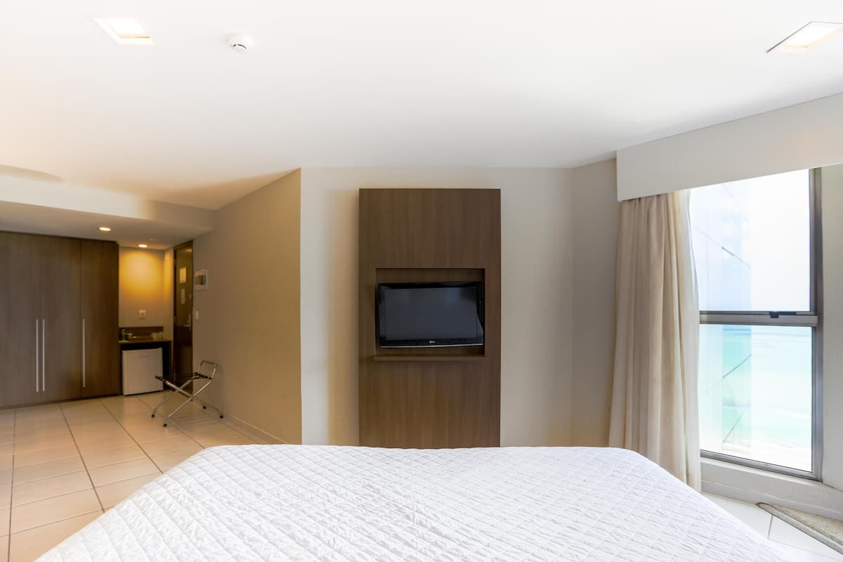 Minibar, in-room safe, desk, iron/ironing board