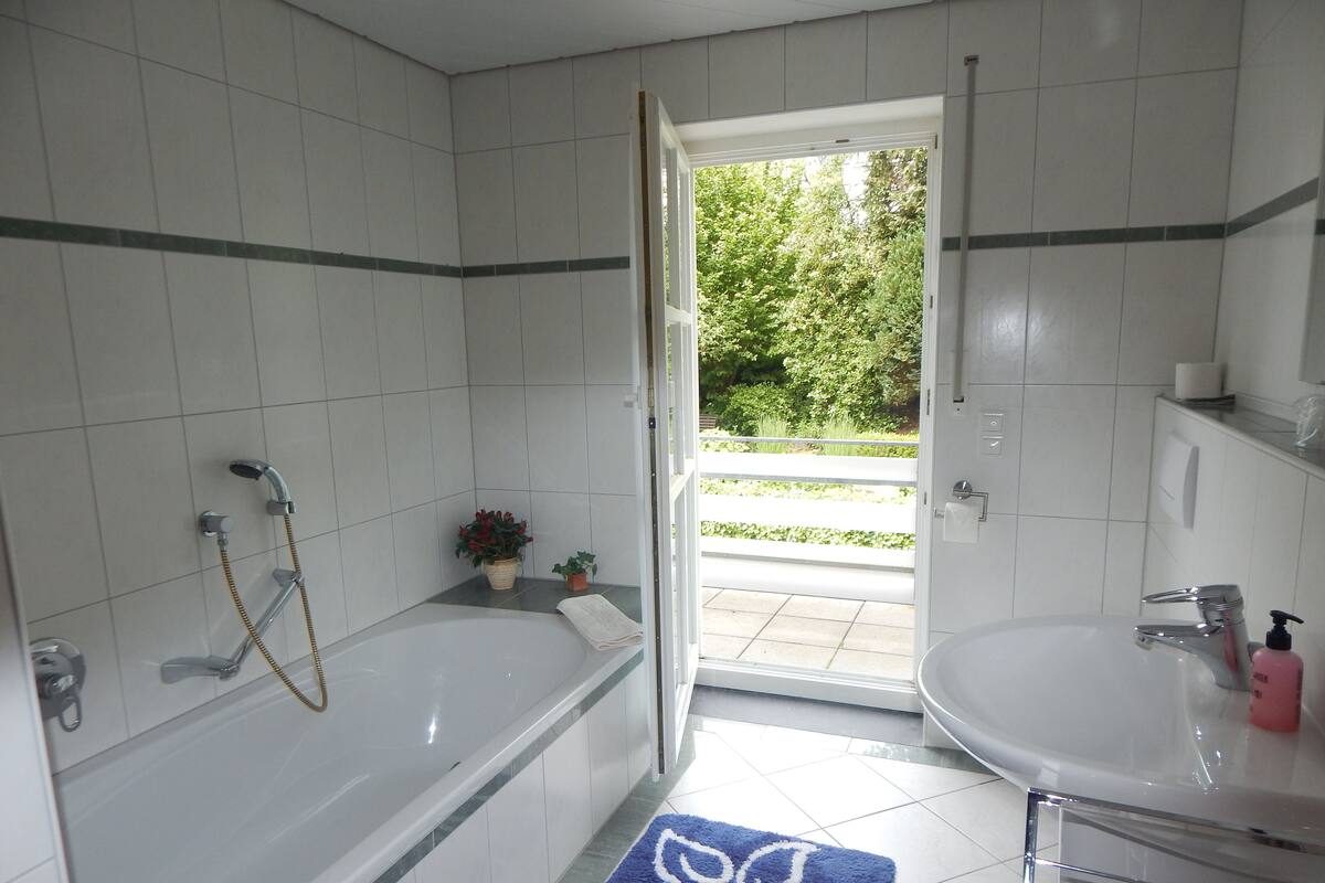 apartment (100m², 2 bedrooms, 2 double beds, 3 sofa beds, kitchen, balcony, max. 8 persons)	 | deep-soaking bathtub