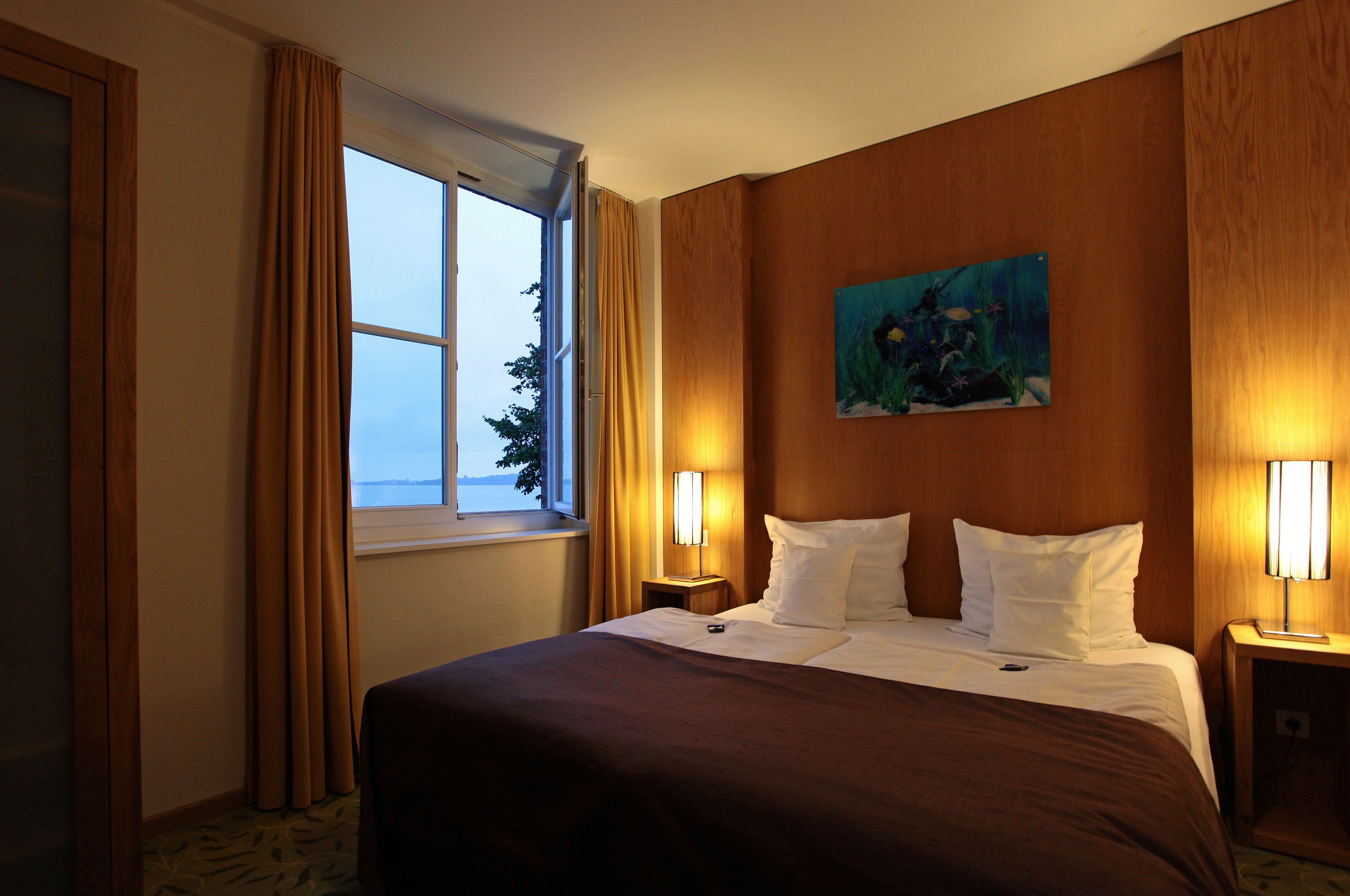 double room, sea view | 1 bedroom, minibar, in-room safe, desk