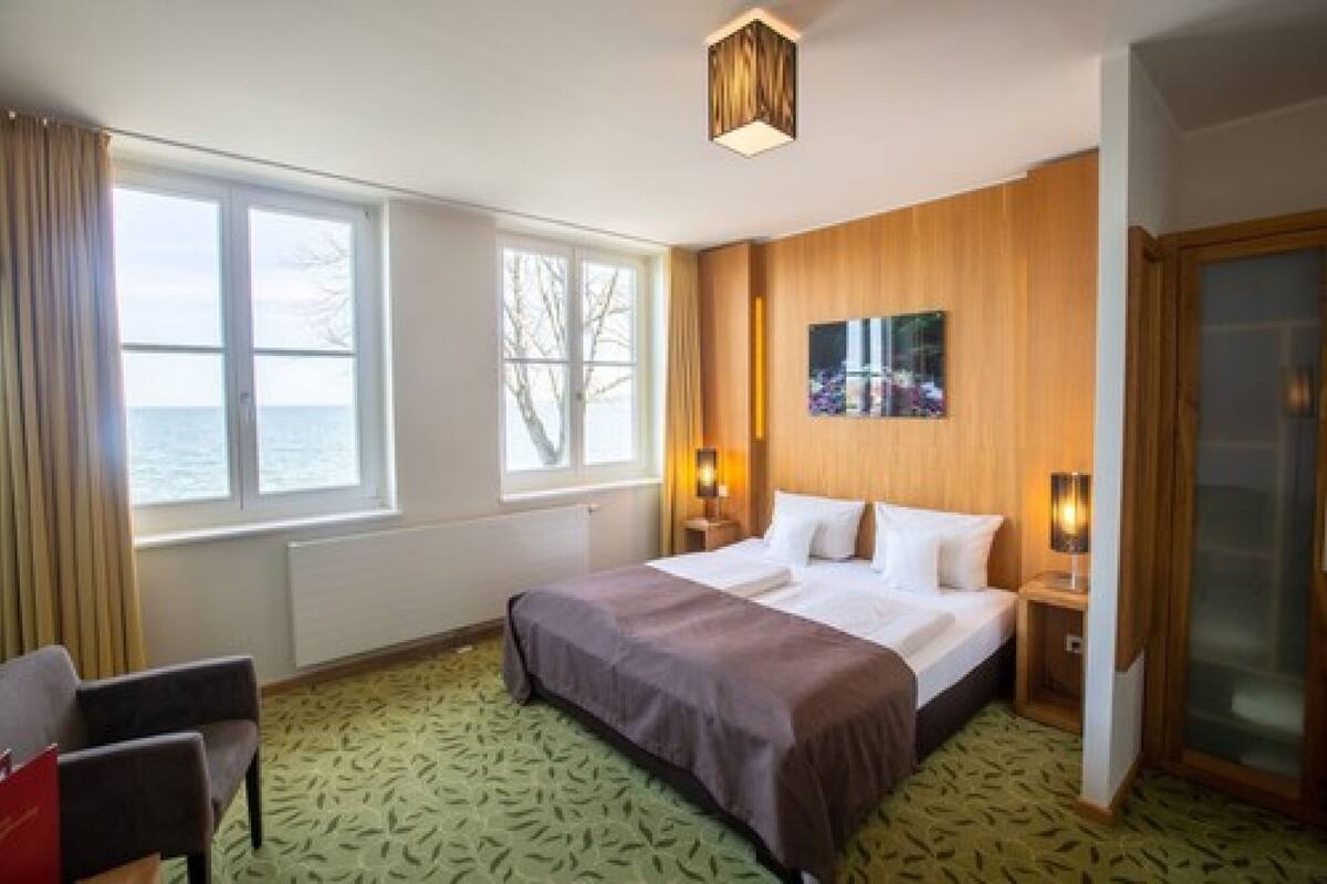 Minibar, in-room safe, desk, free WiFi