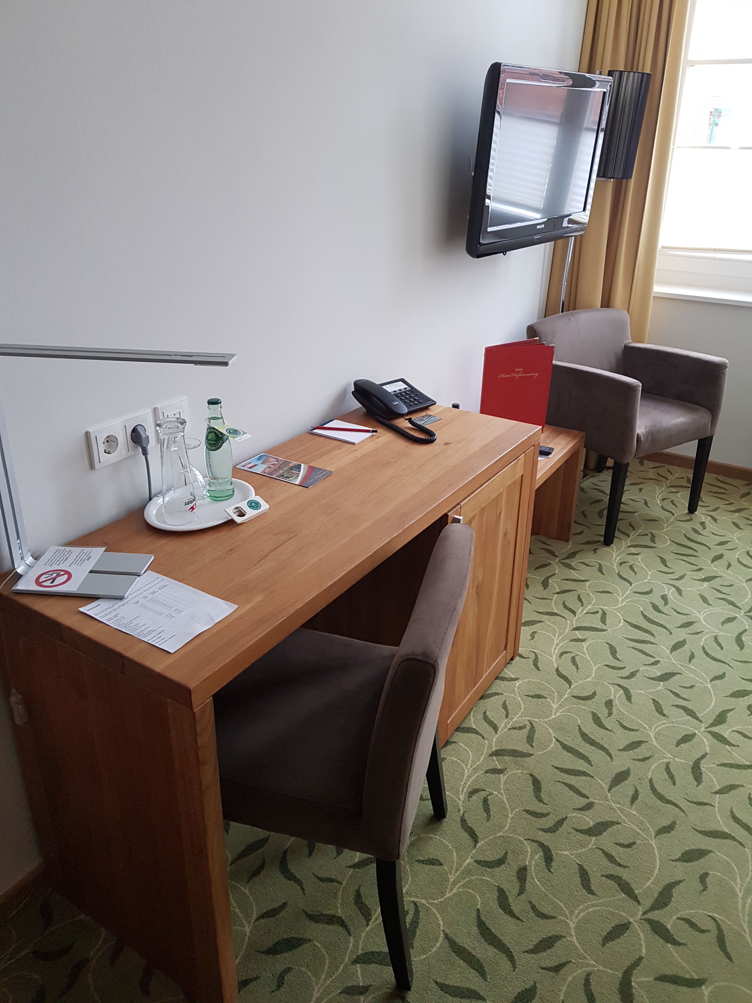 single room, city view | 1 bedroom, minibar, in-room safe, desk