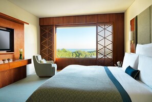 Minibar, safe på rommet, skrivebord og skrivebord for bærbar PC