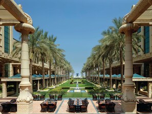 4 restaurants, spécialités Cuisine internationale