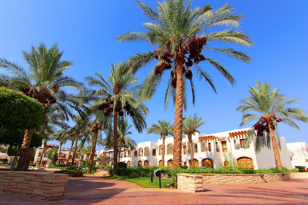 Standard Double or Twin Room, Pool View | Minibar, in-room safe, soundproofing, WiFi