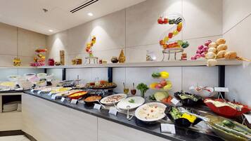 Daily buffet breakfast (JOD 8 per person)