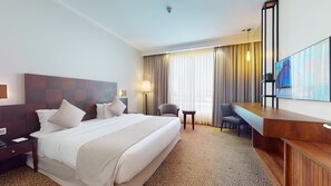 Executive suite one bedroom King bed | Coffre-fort, système d’insonorisation, fer et planche à repasser