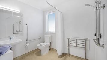 Studio | Badezimmer | Kostenlose Toilettenartikel, Haartrockner, Handtücher, Seife