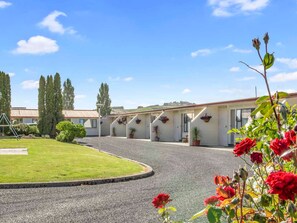 Property grounds - ASURE Oakleigh Motel (Gore)