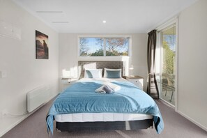 Individually decorated, blackout curtains, soundproofing - Oakleigh Motel (Gore)