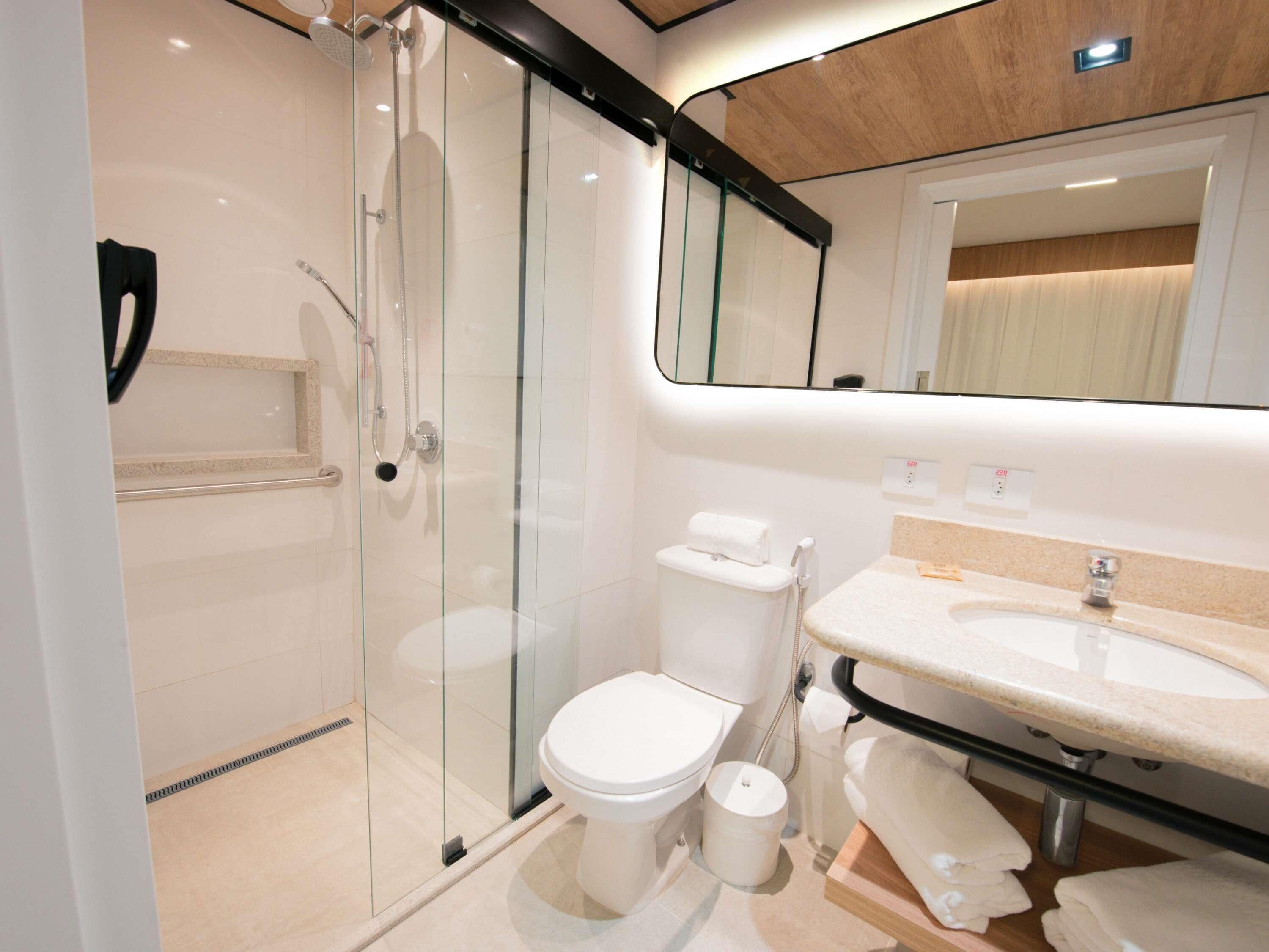 superior room, 1 double bed, accessible | minibar, in-room safe, desk, soundproofing