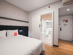 Minibar, in-room safe, desk, soundproofing - Ibis Curitiba Shopping (Curitiba)