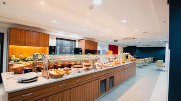 Desayuno buffet todos los días (con cargo)