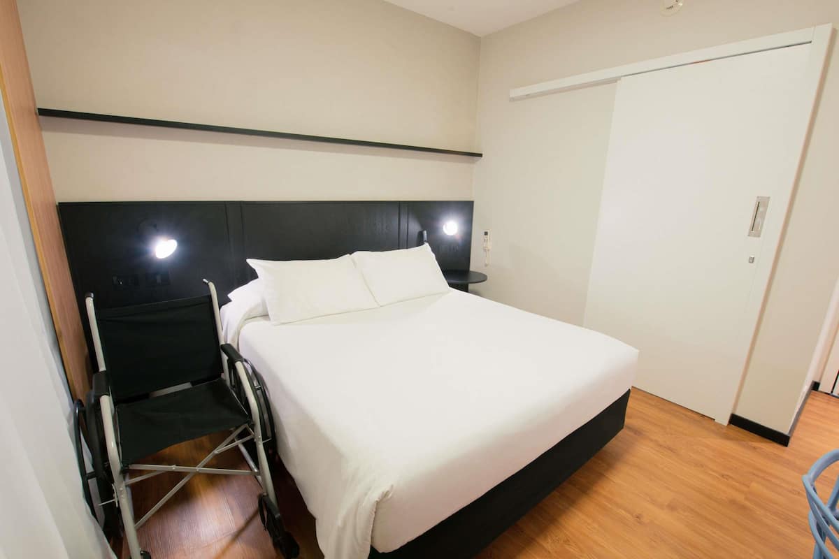 Superior Room, 1 Double Bed, Accessible | Minibar, in-room safe, desk, soundproofing