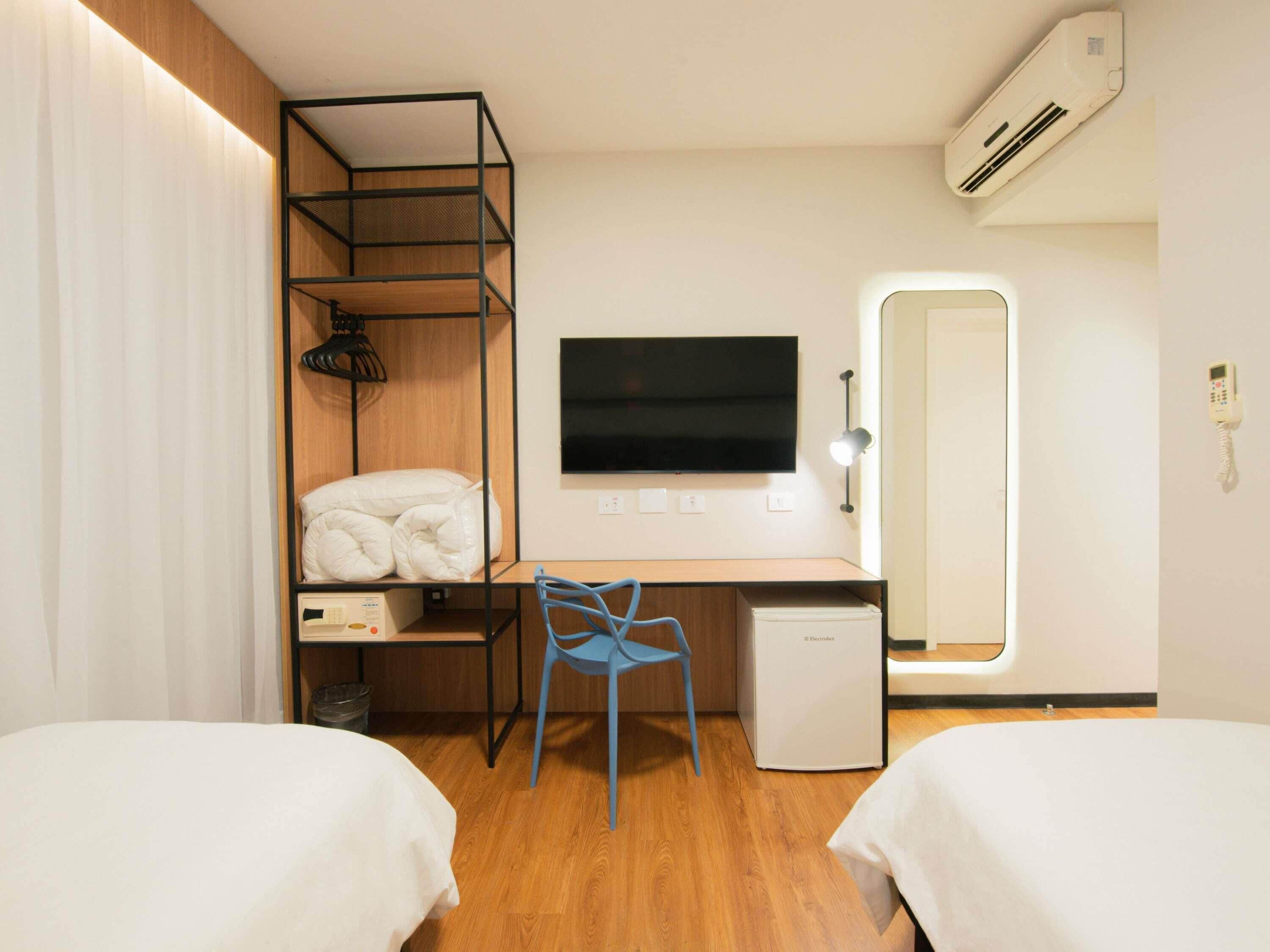 Standard Room, 2 Twin Beds | Minibar, in-room safe, desk, soundproofing