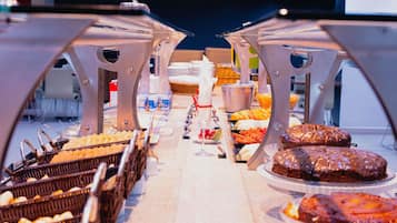 Daily buffet breakfast (BRL 49 per person)