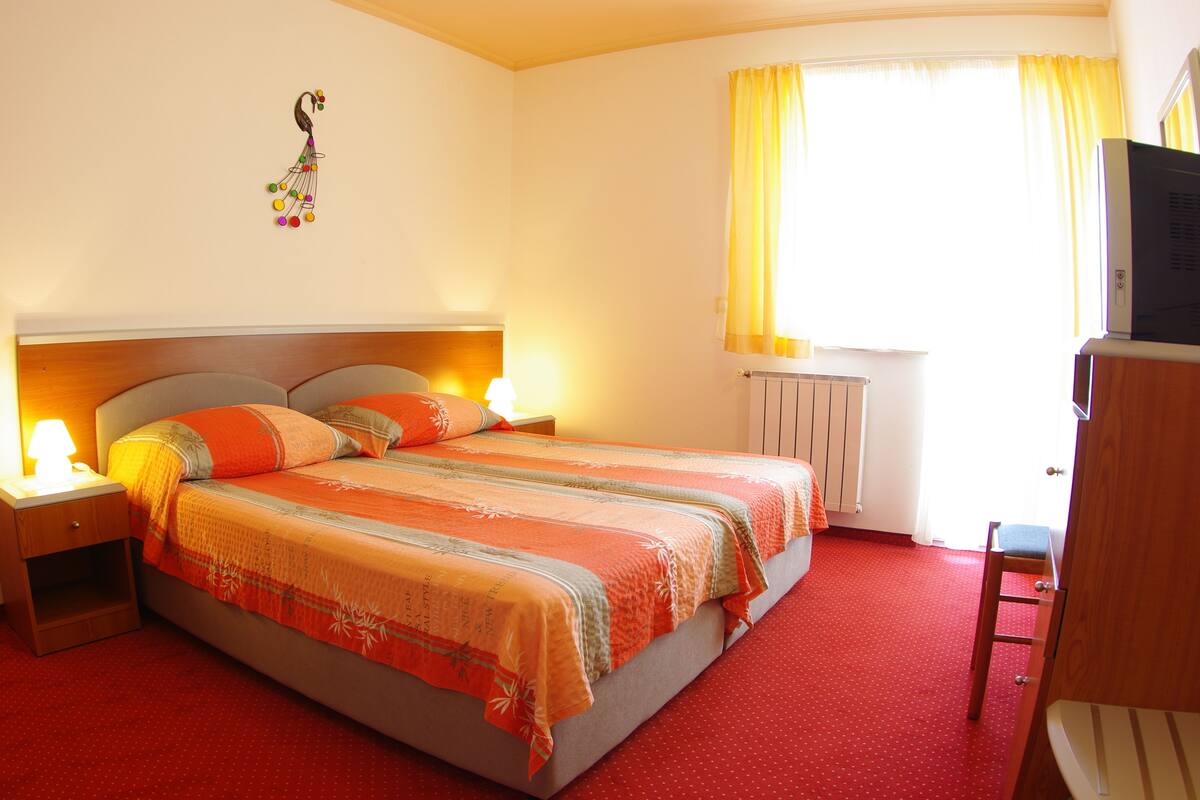 Double Room, Balcony, Park View | In-room safe, desk, free WiFi, bed sheets