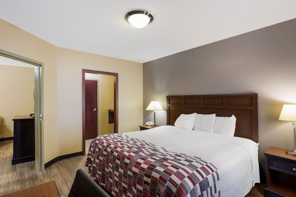 Suite, Non Smoking (1 King Bed, 1 Queen Bed & 1 Sofa Bed) | 1 bedroom, desk, blackout drapes, iron/ironing board