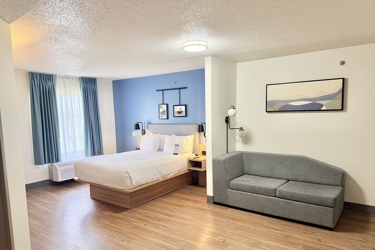Suite, Multiple Beds, Non Smoking | Desk, blackout drapes, iron/ironing board, free WiFi