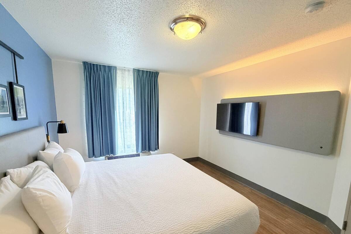Suite, Beberapa Tempat Tidur, Bebas Asap Rokok | Meja kerja, tirai kedap cahaya, setrika/meja setrika, dan Wi-Fi gratis