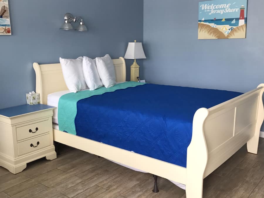 Free WiFi, bed sheets