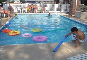 Outdoor pool - Pelican Point Motel (Point Pleasant Beach)