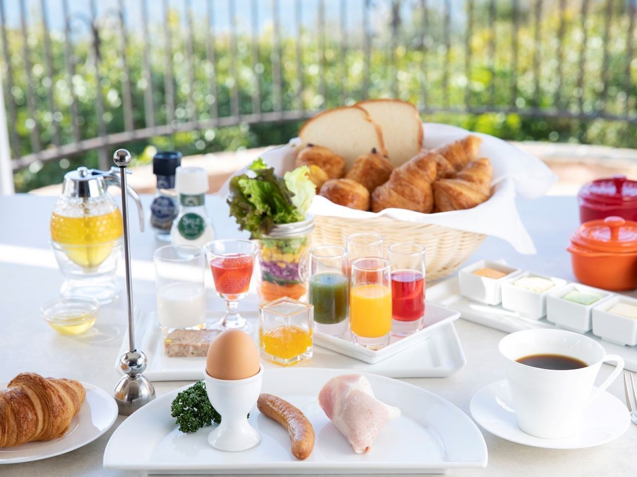 daily continental breakfast (jpy 4000 per person)