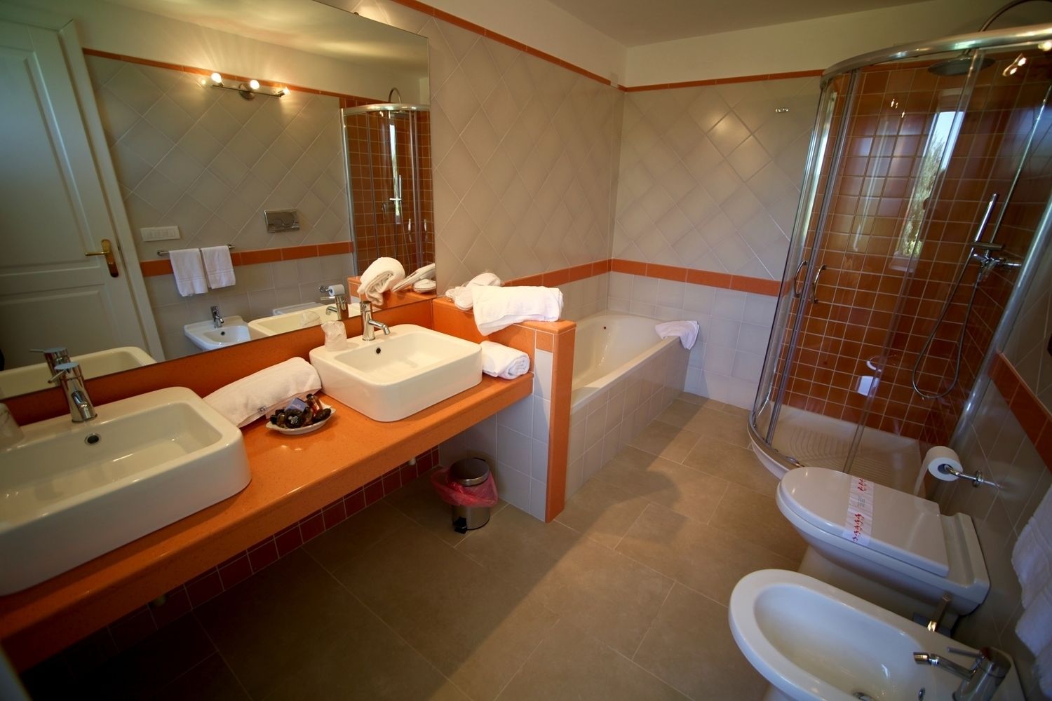 superior double room | bathroom | hair dryer, shampoo